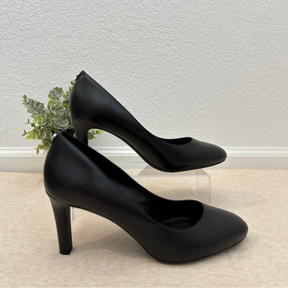 Michael Kors Women’s Chantal Flex Leather Pump Black Heel Shoes Size 9.5 - Picture 2 of 15